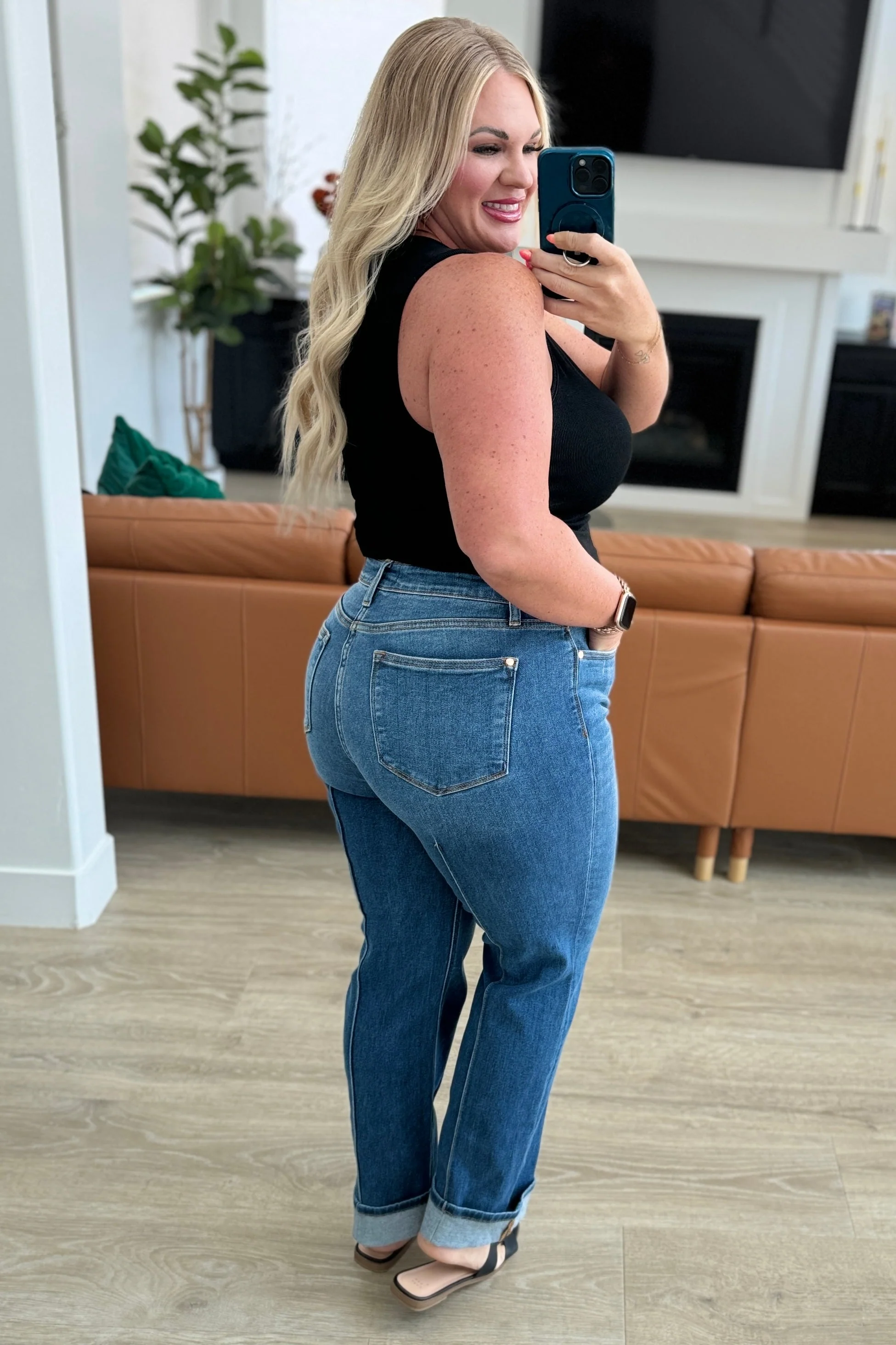 High Rise Center Seam Detail Straight Jeans